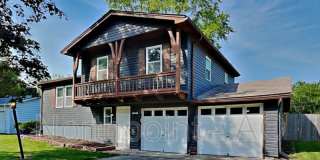 202 NE Richardson Pl 202 NE Richardson Pl Photo Gallery 1