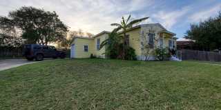 132 Central Park Dr 132 Central Park Dr Photo Gallery 1