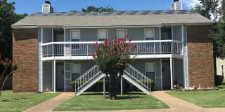 4413 Lake Shore Villa Dr. Lake Shore Villa Apts. 4413 Lake Shore Villa Dr. Lake Shore Villa Apts. Photo Gallery 1