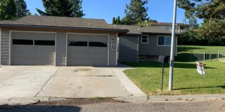 2215 E Crescent Dr 2215 E Crescent Dr Photo Gallery 1