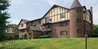 Royal Crest Warwick Apartment Homes Royal Crest Warwick Apartment Homes Photo Gallery 1