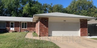 203 N Willow Dr 203 N Willow Dr Photo Gallery 1