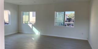 204 Lincoln 204 Lincoln Photo Gallery 1