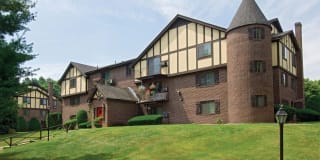 Royal Crest Warwick Apartment Homes Royal Crest Warwick Apartment Homes Photo Gallery 1