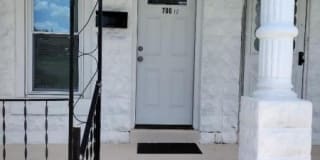 700 1/2 Columbus Ave 700 1/2 Columbus Ave Photo Gallery 1