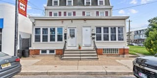 206 North Broadway - Unit B 206 North Broadway - Unit B Photo Gallery 1