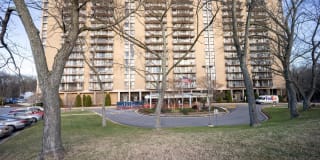 6100 WESTCHESTER PARK DR #915 6100 WESTCHESTER PARK DR #915 Photo Gallery 1
