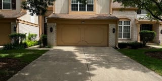 201 W Fox Hill Drive 201 W Fox Hill Drive Photo Gallery 1