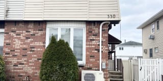 330 Dongan Hill Ave 330 Dongan Hill Ave Photo Gallery 1