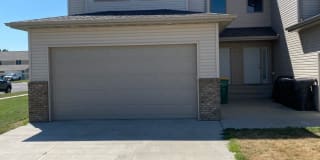 721 Hillcrtest Dr. SE 721 Hillcrtest Dr. SE Photo Gallery 1