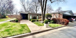 2122 E 60th St #J1 2122 E 60th St #J1 Photo Gallery 1