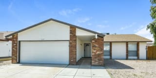 5643 West Sunnyside Drive 5643 West Sunnyside Drive Photo Gallery 1