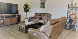 2401 Via Mariposa W 2401 Via Mariposa W Photo Gallery 1