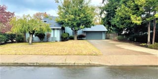 229 NE Donelson St 229 NE Donelson St Photo Gallery 1