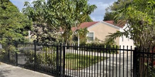 4321 NW 11th Pl 4321 NW 11th Pl Photo Gallery 1