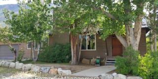 2 Bed, 2.5 bath McGee Creek Rental - Crowley Lake, CA 2 Bed, 2.5 bath McGee Creek Rental - Crowley Lake, CA Photo Gallery 1