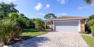 2514 Southwest Cameo Boulevard 2514 Southwest Cameo Boulevard Photo Gallery 1