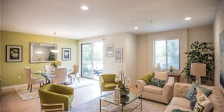 931 E Walnut Street 931 E Walnut Street Photo Gallery 1