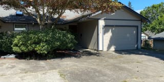 Large West Olympia Duplex Large West Olympia Duplex Photo Gallery 1