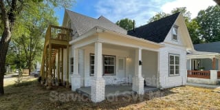 824 W Elm St 824 W Elm St Photo Gallery 1