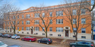 1601-15 W Berteau 1601-15 W Berteau Photo Gallery 1