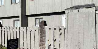 165 Brown Boulevard 165 Brown Boulevard Photo Gallery 1