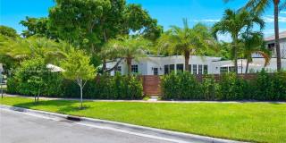 2575 Pine Tree Dr 2575 Pine Tree Dr Photo Gallery 1