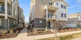15287 S Tack Way 15287 S Tack Way Photo Gallery 1