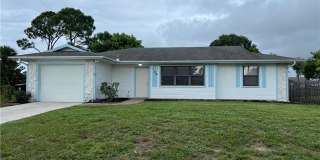 160 SE Lakehurst Drive 160 SE Lakehurst Drive Photo Gallery 1