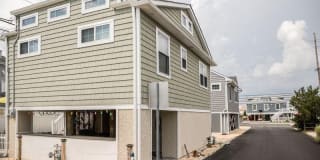 123 W Sea Way 123 W Sea Way Photo Gallery 1
