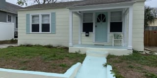 215 N Oleander Avenue 215 N Oleander Avenue Photo Gallery 1