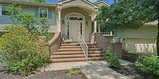 5 Arlene Drive 5 Arlene Drive Photo Gallery 1