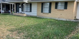 3305 E Mistletoe Avenue 3305 E Mistletoe Avenue Photo Gallery 1