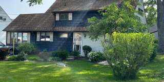 8 Farmbrook Drive 8 Farmbrook Drive Photo Gallery 1