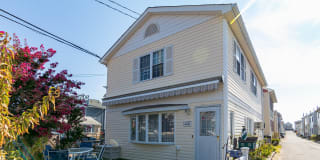 34 E Beach Way 34 E Beach Way Photo Gallery 1