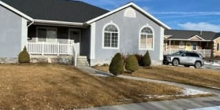 1517 E Falcon Ln 1517 E Falcon Ln Photo Gallery 1
