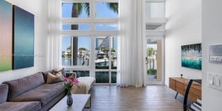 77 N Shore Dr 77 N Shore Dr Photo Gallery 1