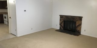 2433 Lakeshore Dr., Apt. 2 2433 Lakeshore Dr., Apt. 2 Photo Gallery 1