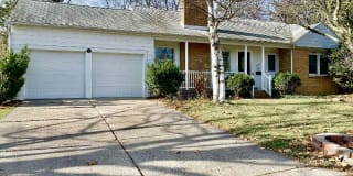 755 Berkshire Ln 755 Berkshire Ln Photo Gallery 1