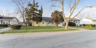4458 Poplar Avenue 4458 Poplar Avenue Photo Gallery 1