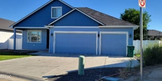 8207 N Summerhill Ln 8207 N Summerhill Ln Photo Gallery 1