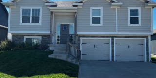 1028 SW Arborfair Dr 1028 SW Arborfair Dr Photo Gallery 1
