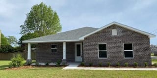 19 Lake Circle W. 19 Lake Circle W. Photo Gallery 1