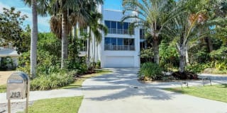 213 N WASHINGTON DRIVE 213 N WASHINGTON DRIVE Photo Gallery 1