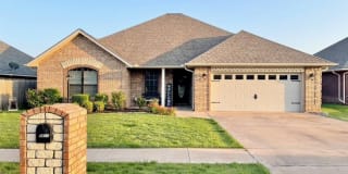 3611 NE Fieldcrest 3611 NE Fieldcrest Photo Gallery 1