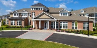 100 Woodstone Circle Unit C22 100 Woodstone Circle Unit C22 Photo Gallery 1