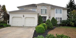 8 PATRICK HENRY DRIVE 8 PATRICK HENRY DRIVE Photo Gallery 1