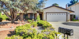 102 Lora Ct. 102 Lora Ct. Photo Gallery 1