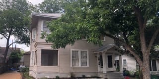 422 W MISTLETOE AVE 422 W MISTLETOE AVE Photo Gallery 1
