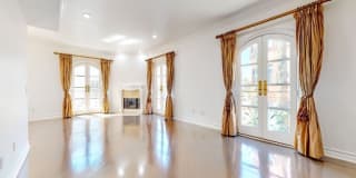 353 S Reeves Dr 353 S Reeves Dr Photo Gallery 1
